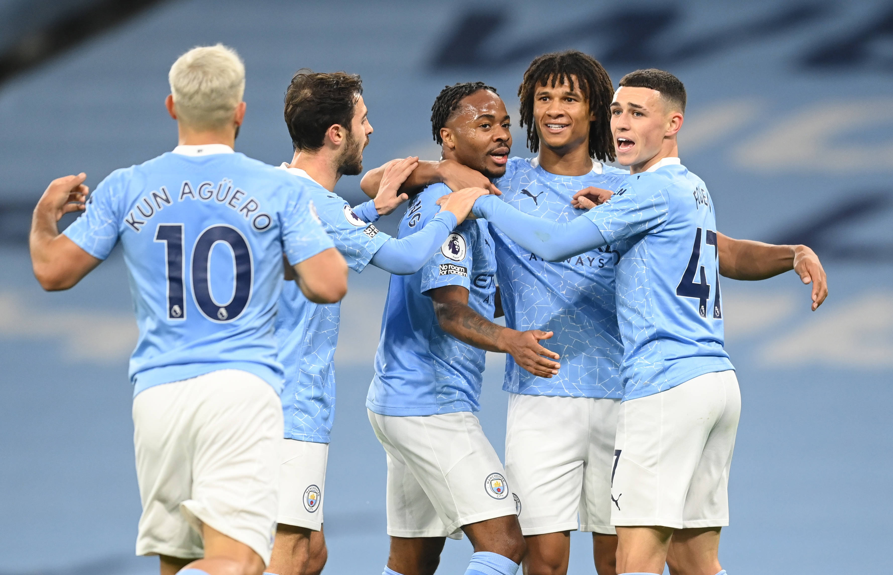 记者：多家豪门有意荷甲19岁中场斯密特，后者被标价2200万镑