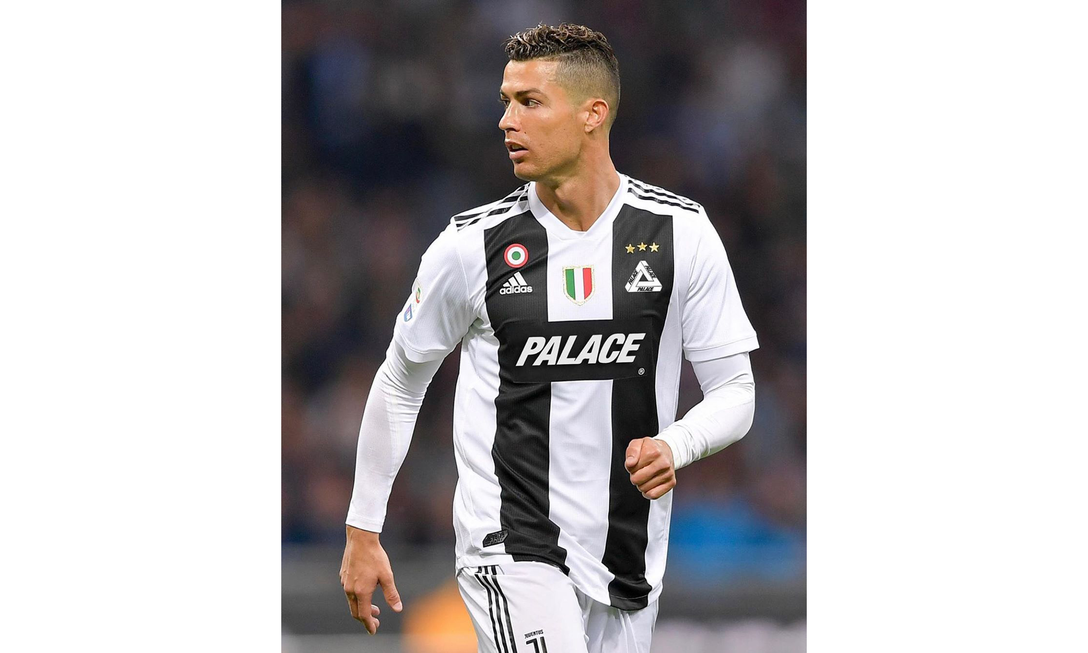 弗赖堡的文森佐·格拉菲诺（32岁）在打破俱乐部德甲进球纪录时向尼尔斯·彼得森致敬（弗赖堡32岁前锋文森佐·格拉菲诺破队史德甲进球纪录，致敬尼尔斯·彼得森）