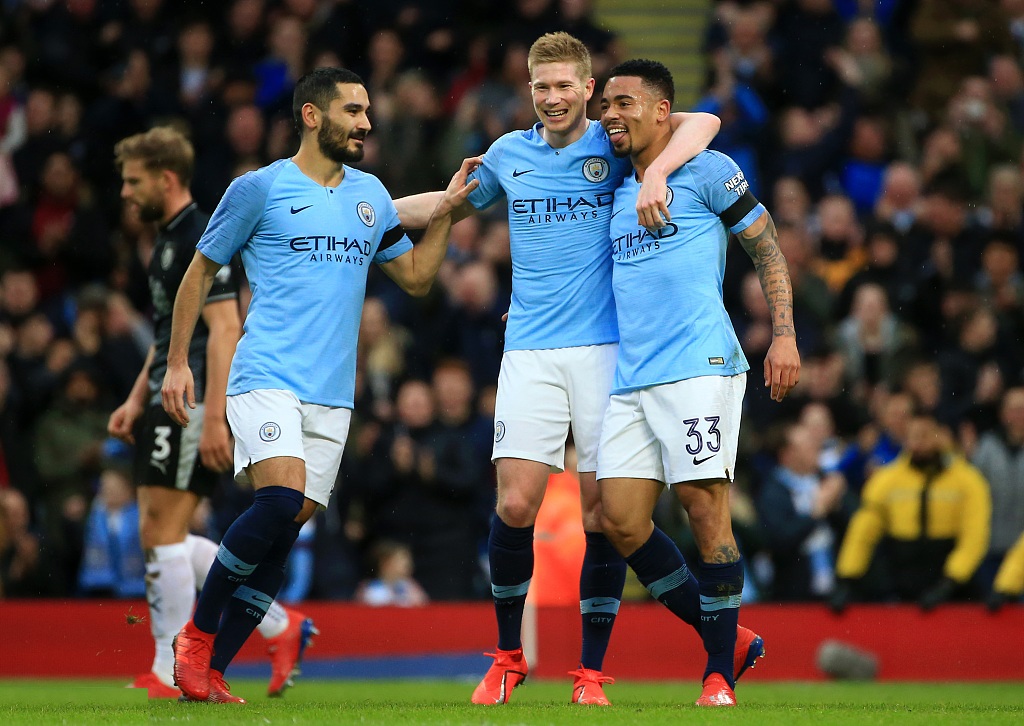 利物浦vs利兹首发：萨拉赫连续三场替补，埃基蒂克、维尔茨先发