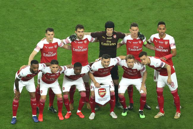 英超92家俱乐部总排名：利物浦领跑曼联紧随其后（英超92队综合排名：利物浦居首，曼联紧追其后）