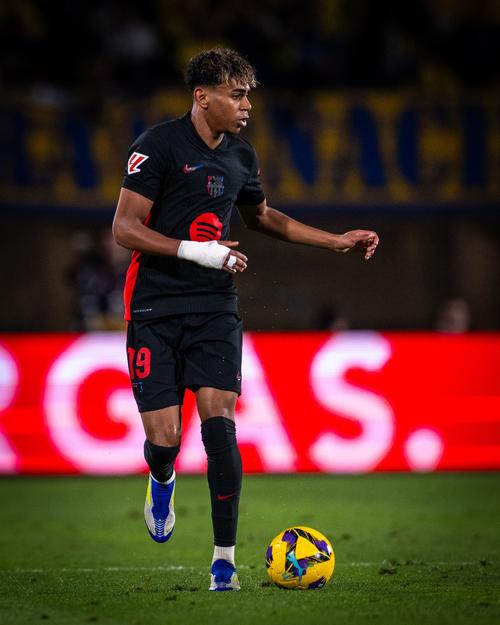 欧冠赛场精彩瞬间：皇马2-1取胜,