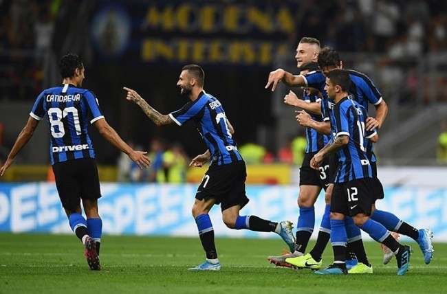 曼城英超33分紧追阿森纳，五项数据领跑联赛（曼城英超积33分紧逼阿森纳，五项数据位居联赛第一）