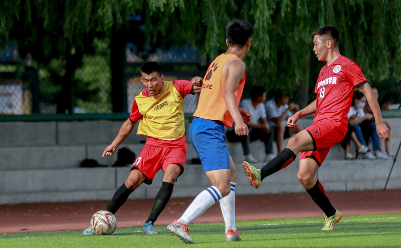 米体：泽林斯基出现轻微肌肉问题，可能不会出战比萨