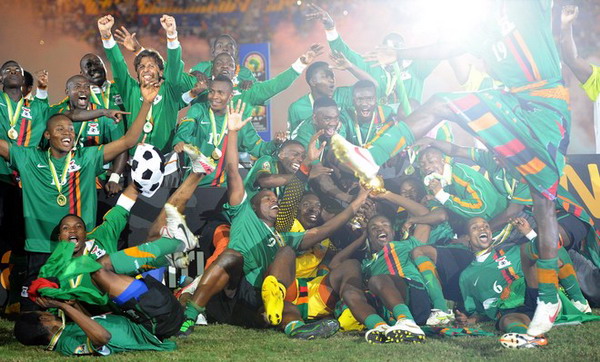 门将扑出点球，全场掌声雷动