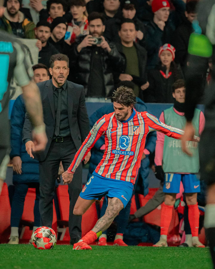 记者：弟媳未能得到米兰高层信任，与波尔图谈判进入细节阶段（记者称米兰高层难以信任弟媳，转会波尔图谈判已推进至细节阶段）