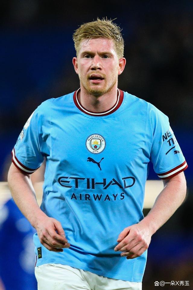 足球国足专机启程，目标三连胜（国足专机起航，冲击三连胜）