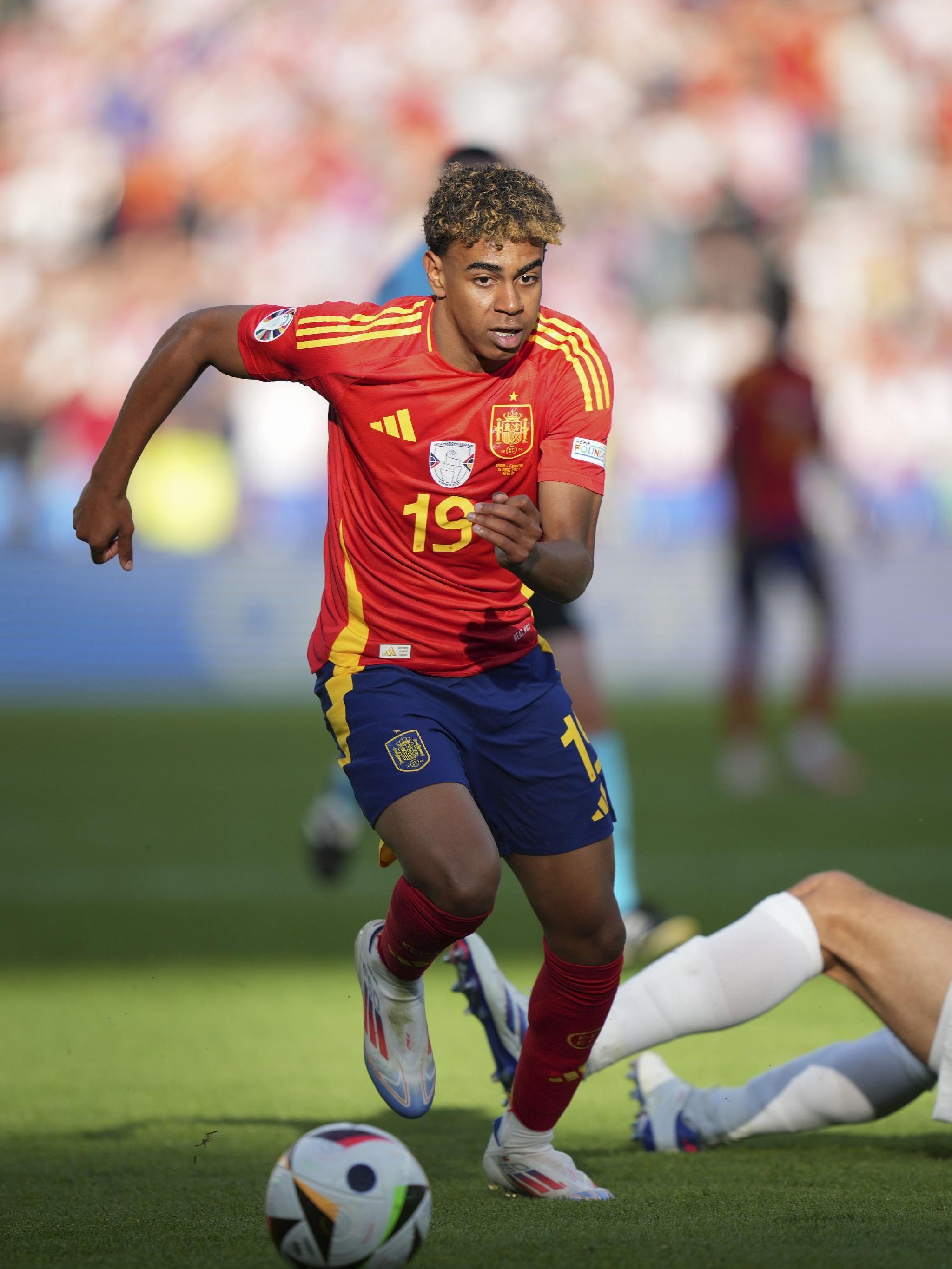 曼联1-1西汉姆联，拉齐奥1-0米兰，英超低谷期持续。（曼联1-1平西汉姆，拉齐奥1-0胜米兰，英超颓势未止）