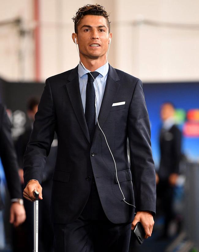 特里：穆帅赢球后会让我们在基地陪孩子，我的孩子们很喜欢他